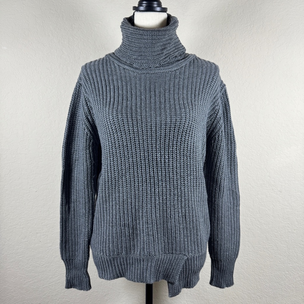 Zara Knit Turtle Neck  Sweater Size Medium